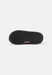 Puma CABANA RACER 20 UNISEX - Sapatilhas - white/deep orchid