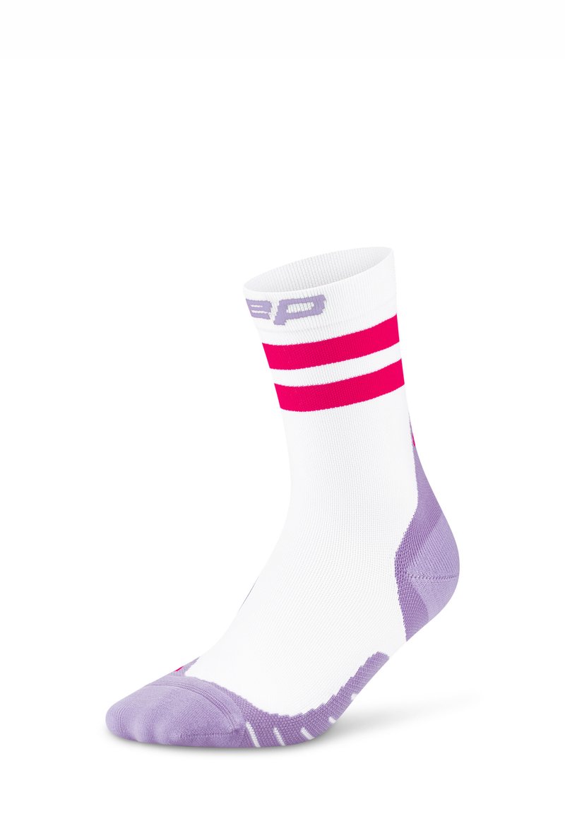 Calzino bianco con accenti viola e due strisce rosa nella parte superiore. Presenta una punta rinforzata e una texture in tessuto elastico traspirante.