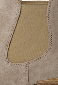 Tamaris Tronchetti - taupe