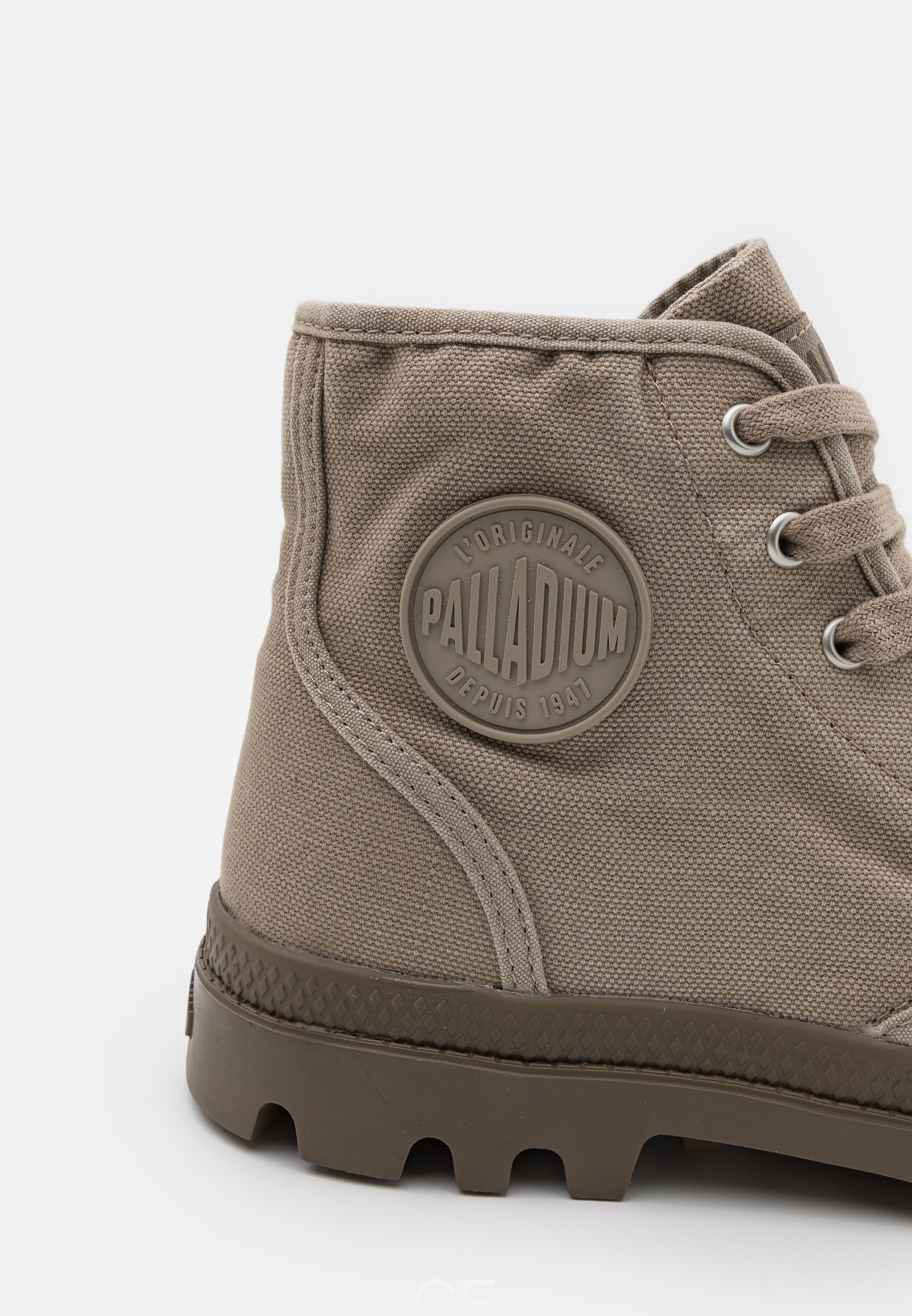 tan palladium boots