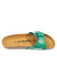 Sandalini verdi con cinturino a fibbia, soletta in sughero e suola marrone texture. Presenta il marchio "palado" all'interno e sul lato.