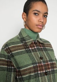 Samsøe Samsøe ROSALIE OVERSHIRT  - Casaco curto - dark ivy