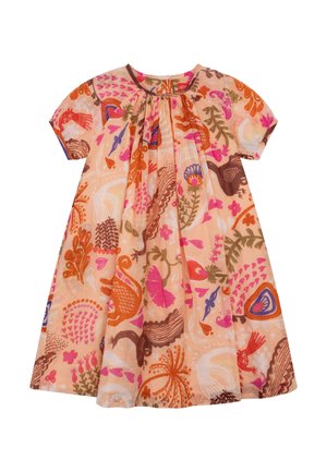 Jurk met korte mouwen in perzikkleurige stof met kleurrijke bloem- en abstracte patronen. Plissé lijfje en ronde halslijn, lichtgewicht textuur.