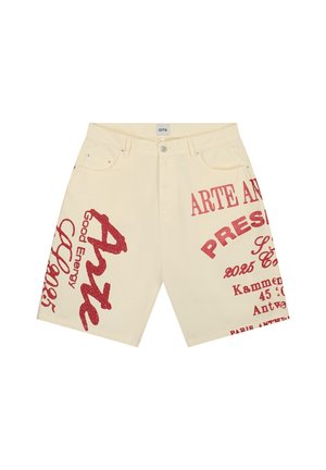Shorts in denim beige con testo rosso audace e dettagli glitterati, dotati di cinque tasche e chiusura a bottone.