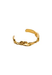 Bracciale in cuffia d'oro con un design texturizzato e ondulato. Realizzato in metallo, presenta una forma aperta per un facile indossamento e una vestibilità regolabile.