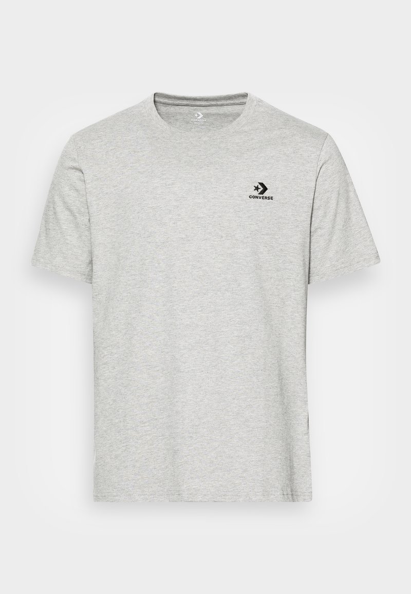 T-shirt gris à manches courtes en coton. Présente un logo étoile Converse noir sur la poitrine. Design simple et classique avec un col rond.