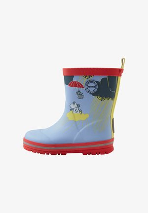 Cizme de ploaie albastre pentru copii cu talpă și margini roșii, având personaje de desene animate pe nori, o umbrelă roșie și dungi galbene de ploaie.