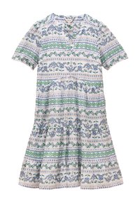 Robe blanche à manches courtes avec motifs floraux et rayures bleues et vertes, dotée d'un col en V et d'une jupe à étages.