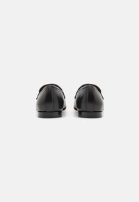 COACH TANNER LOAFER - Alkalmi belebújós cipők - black
