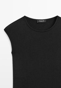 Czarny prążkowany top bez rękawów z okrągłym dekoltem i poduszkami na ramionach, oznaczony jako Massimo Dutti.