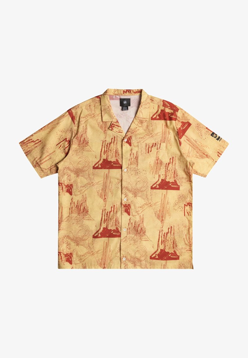 Korte mouwen overhemd van gele stof met een rood woestijnlandschappatroon, knoopsluiting en een klassiek kraagontwerp.