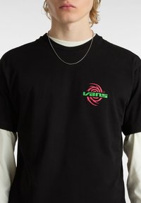 Vans WORMHOLE WARPED SS - Camiseta estampada - black