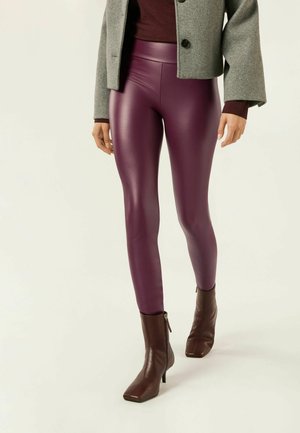 - Legginsy
