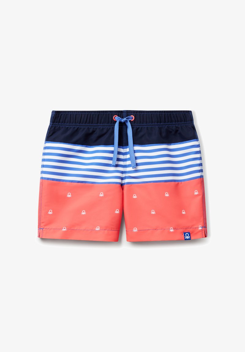 Schwimmshorts mit einem dunkelblauen und hellblauen gestreiften Oberteil, korallenfarbenem Unterteil mit weißen Oktopus-Mustern und einer vorderen Kordelzug für Anpassungen.