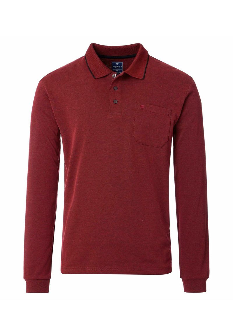 Langärmliges Poloshirt in dunklem Rot, aus weichem Stoff gefertigt. Mit klassischem Kragen, Knopfleiste mit drei Knöpfen und einer einzelnen Brusttasche.