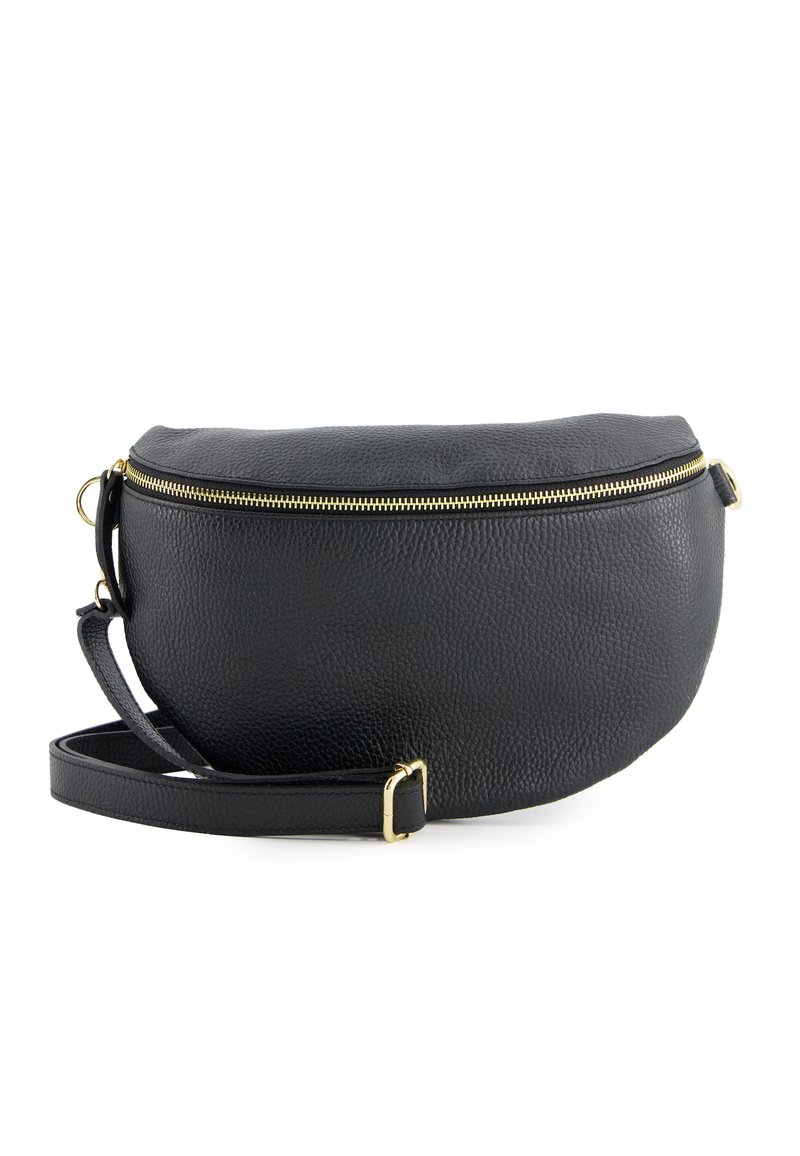 Sort lædertaske med tekstureret overflade, guldfarvet lynlåsdétail og buet design. Justerbar rem fastgjort.