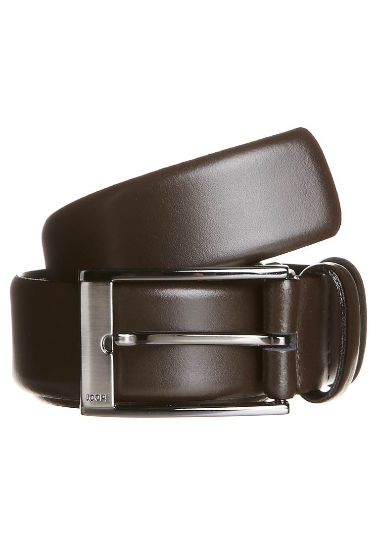 Ceinture en cuir marron avec une finition brillante, dotée d'une boucle rectangulaire en métal argenté. La ceinture est large, avec une texture lisse.