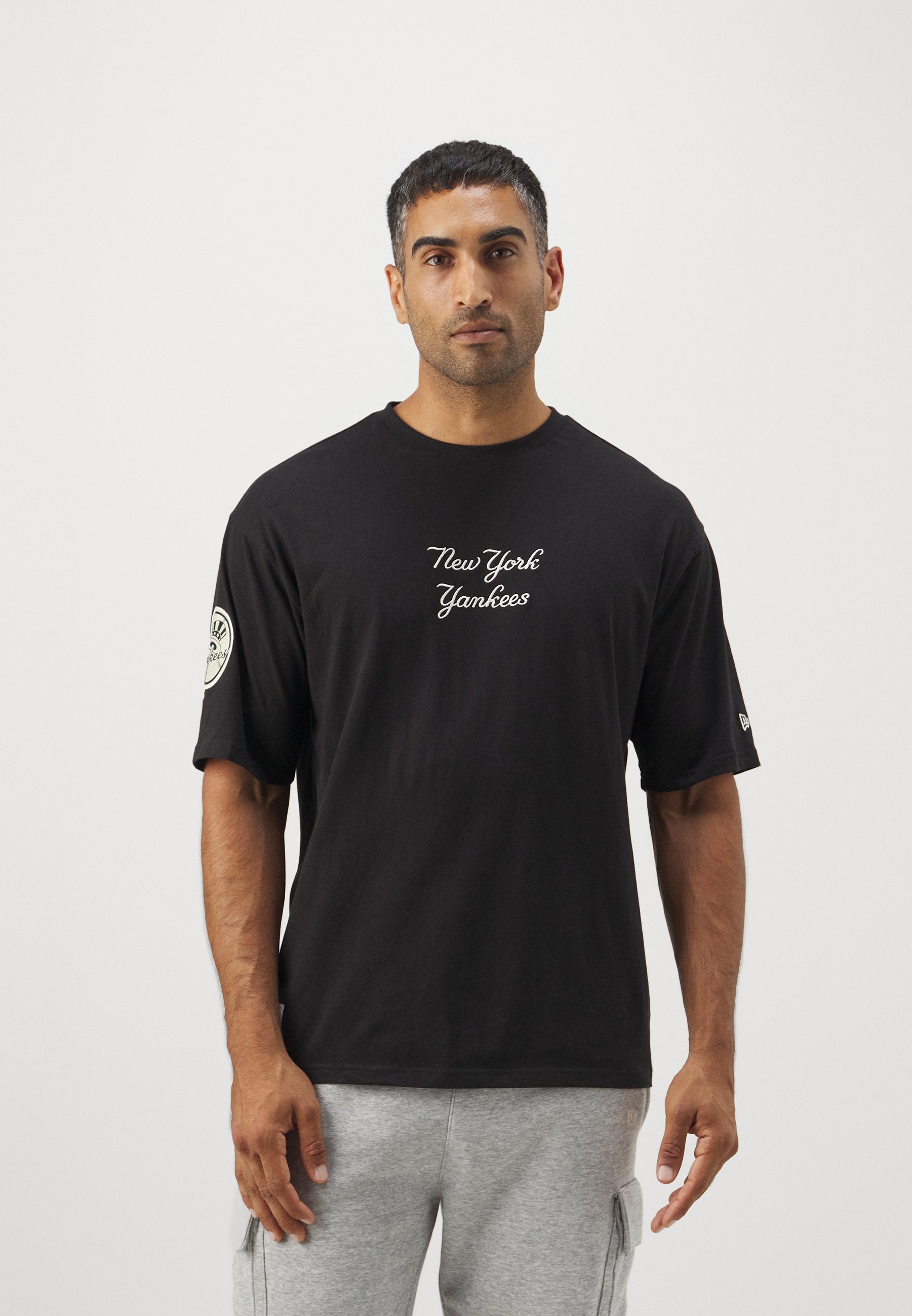 Tシャツ・カットソー New Era MLB New York Yankees Arch Logo Man to Man Black MLB Logo New York Yankees T-Shirt | New Era Cap UK