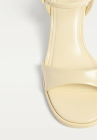 Thumbnail Image 5