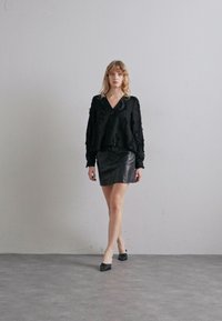 Stine Goya V NECK LONG SLEEVE - Blůza - jet black