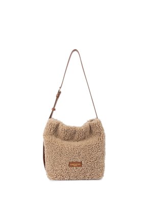 Sac à épaule beige texturé avec bandoulière marron réglable et petit patch en cuir avec le logo Lancaster Paris sur le devant.