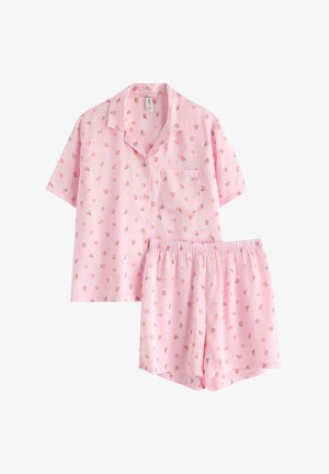 Lyserød kortærmet skjorte med knapper og shorts med elastik i taljen, med små ferskenfrugtprint på blødt stof.