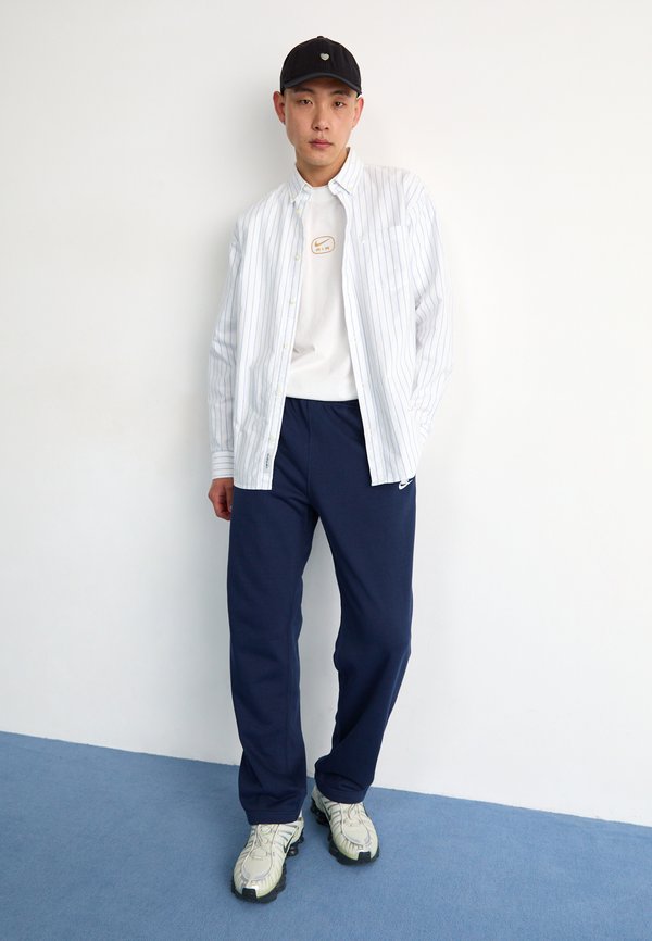 CLUB PANT - Tracksuit bottoms - obsidian3