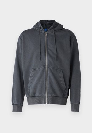 Hallide gaasist zip-up kapuutsiga hall dressipluus, ees taskud ja ribidega mansetid. Kanga pind on sile ja sobib vabale lõikele.