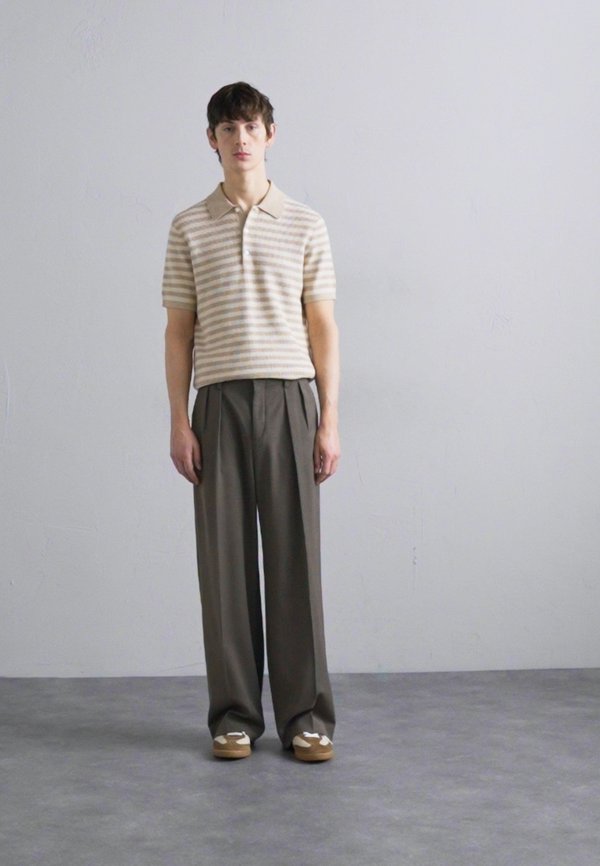 ERROS  - Polo shirt - practical beige4