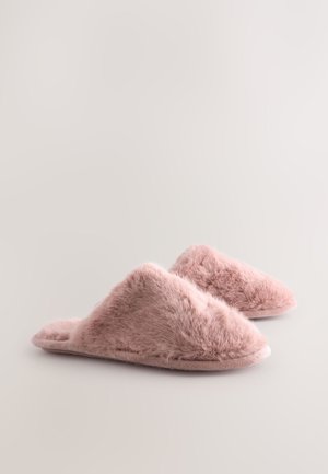 Falsk pels tøfler i lyserød, med et slip-on design med en buet form og blød tekstur. Gummisål synlig ved bunden.