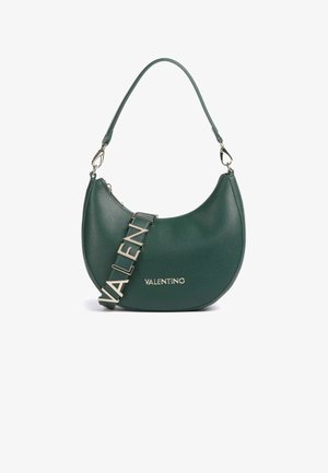 Borsa a tracolla in pelle verde con forma curva, accessori in metallo e tracolla con nome "VALENTINO" in rilievo. Finitura testurizzata.