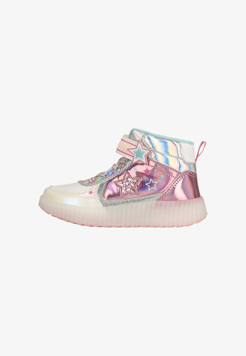 Høj-top sneakers med en hvid syntetisk overdel, holografiske sideaccentuer, glitrende stjerner og en pink gummisål med stroplukning.