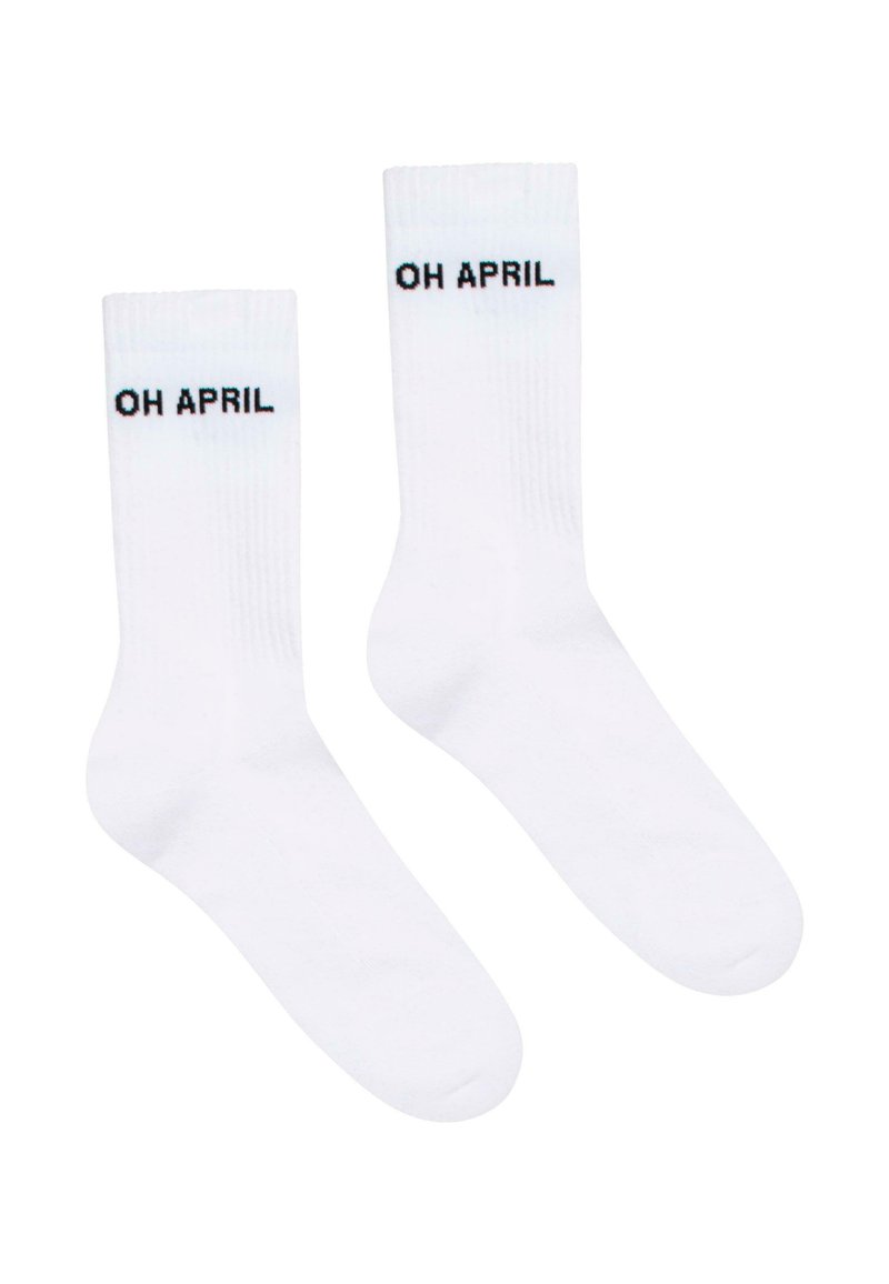 Calzini a crew in cotone bianco con la scritta nera "OH APRIL" sul bordo. Tessuto liscio, forma standard dei calzini, adatti per un abbigliamento casual.