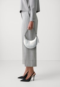 Furla DELIZIA MINI SHOULDER BAG - Håndveske - silver-coloured