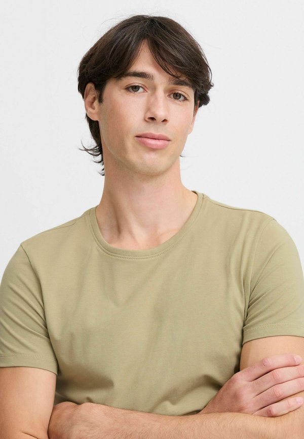 CFDavid - Basic T-shirt - tree house3