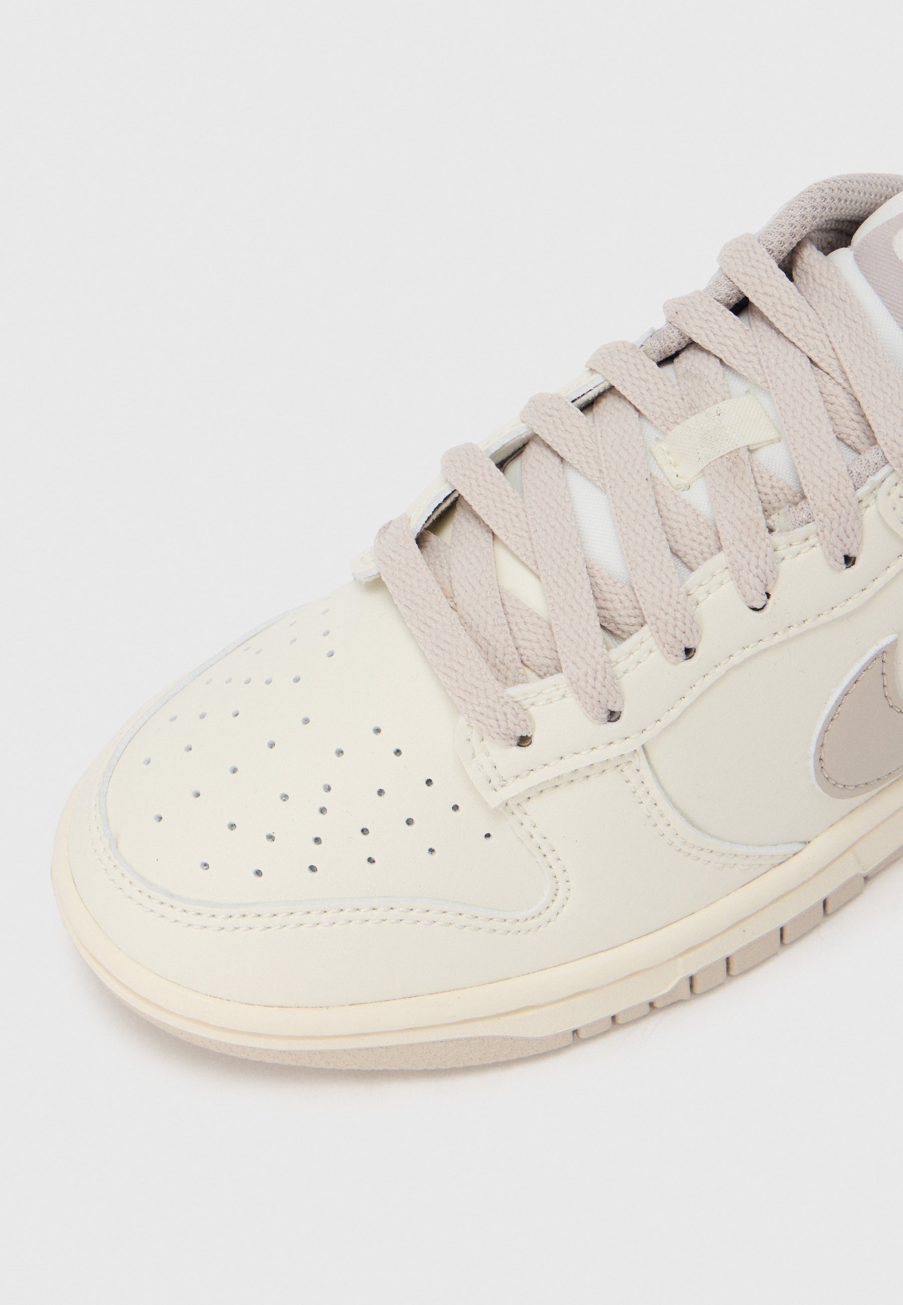 nike dunk cream color