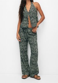 PULL&BEAR Linne - khaki