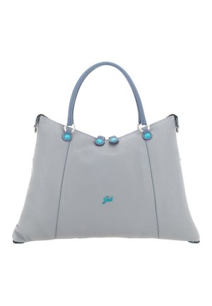 Borsa a mano in pelle grigia con manici e dettagli azzurri, caratterizzata da una texture liscia e un design sottile e strutturato. Logo ricamato sul davanti.