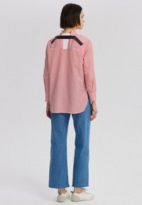 Touché Privé BACK TIE DETAILED  - Blúzka so zapínaním na gombíky - red