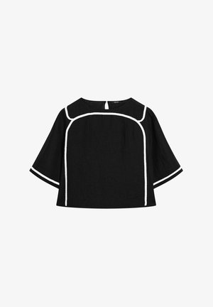 Černá lněná blůza s bílým kontrastním lemem, kulatým výstřihem a krátkými širokými rukávy. Zadní otvory ve tvaru klíče dodávají detail.