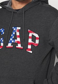 GAP Bluza z kapturem