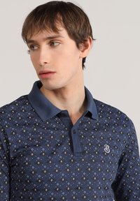 Thumbnail Image 3