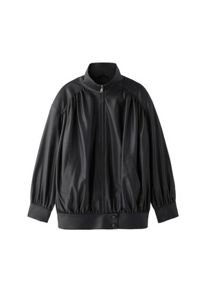 Veste noire brillante avec fermeture éclair intégrale à l'avant, col montant, manches longues bouffantes, poches latérales et bande de bas boutonnée.