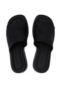 Zwarte slide sandalen van glad leer, met een brede, gekruiste bandontwerp, een gevoerd voetbed en textuurzolen voor grip.