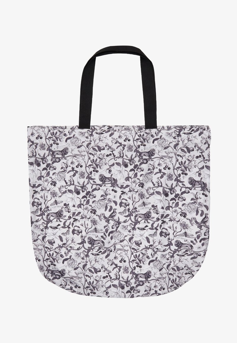 Tote torba iz bele tkanine z črnim cvetličnim in živalskim vzorcem. Ima črne ročaje in zaobljen dno za prostoren dizajn.