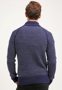 KIOMI Stickad tröja - dark blue