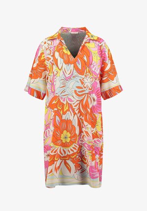 Vestido corto de mangas cortas y corte holgado con escote en V, que presenta grandes patrones florales en naranja, rosa, amarillo y blanco sobre un fondo claro.