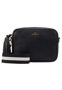 Czarna prostokątna skórzana torebka na ramię z czarnym paskiem w białe paski i frędzlami, z złotymi akcentami i logo "Beck Søndergaard".