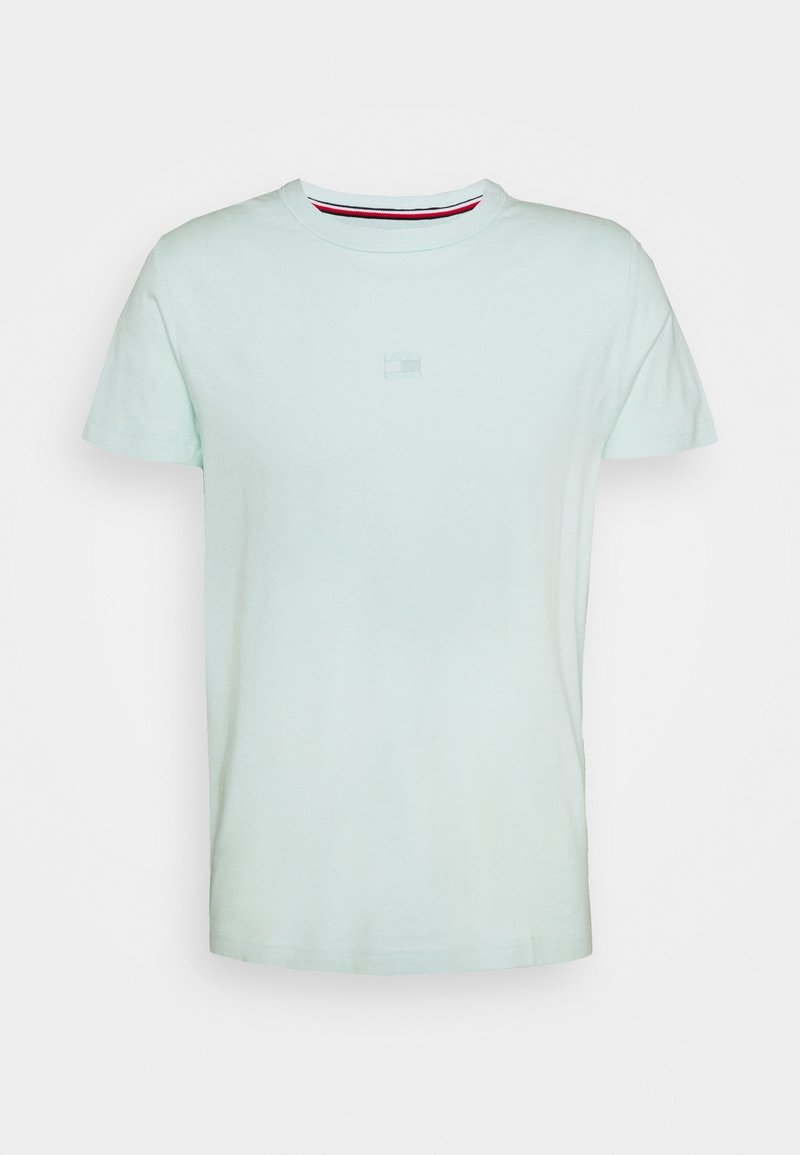Lys mintgrøn bomulds t-shirt med korte ærmer, rund halsudskæring og lille logo på brystet. Glat tekstur, afslappet pasform.