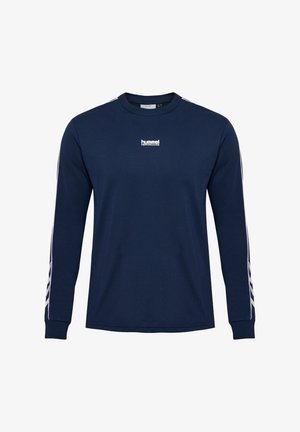 Mørkeblå langærmet sportsshirt med hvidt "hummel performance"-logo på brystet og hvide chevronstriber ned ad ærmerne.